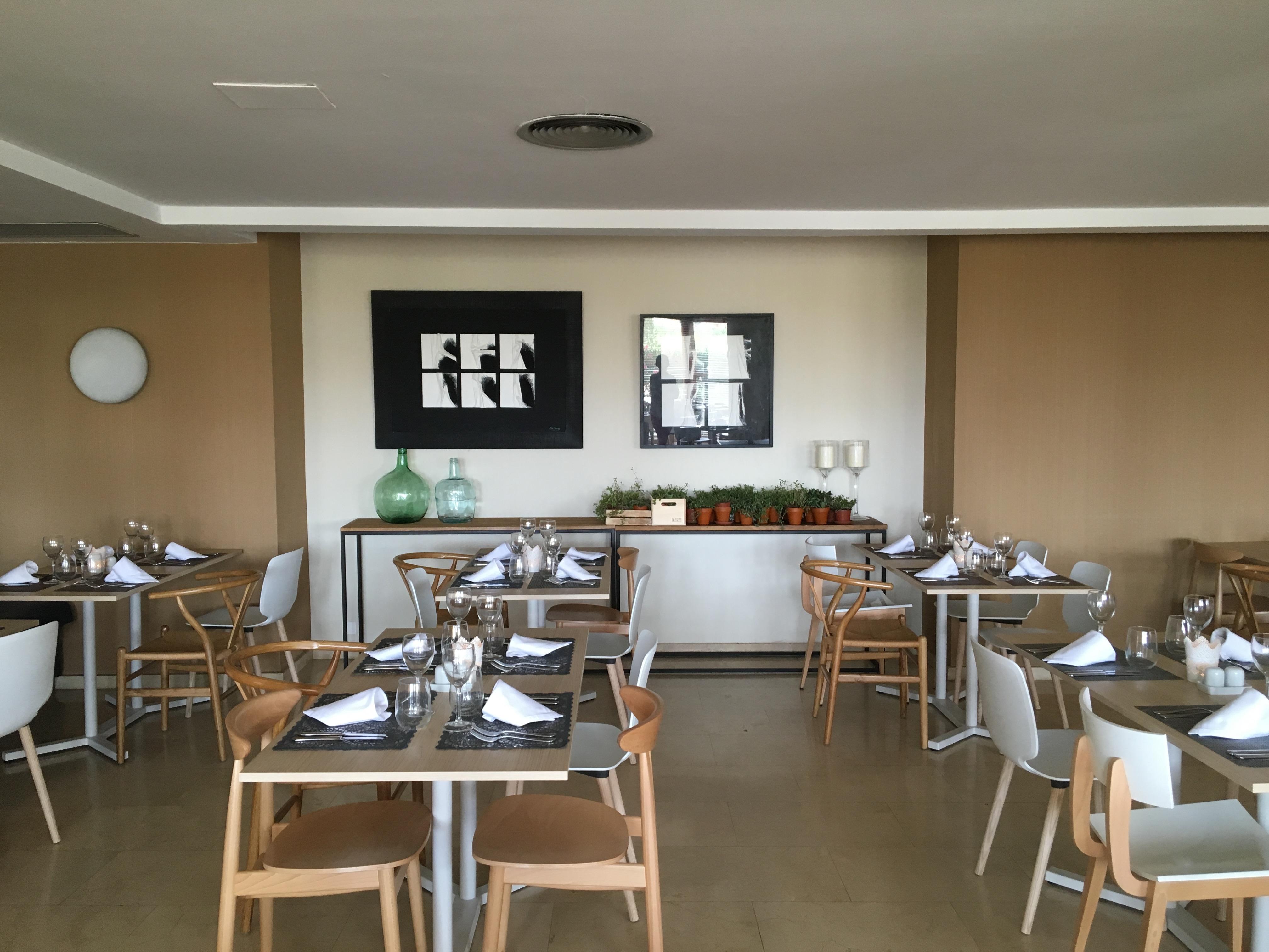 Hotel Tres Torres Санта-Эулалия-дель-Рио Экстерьер фото