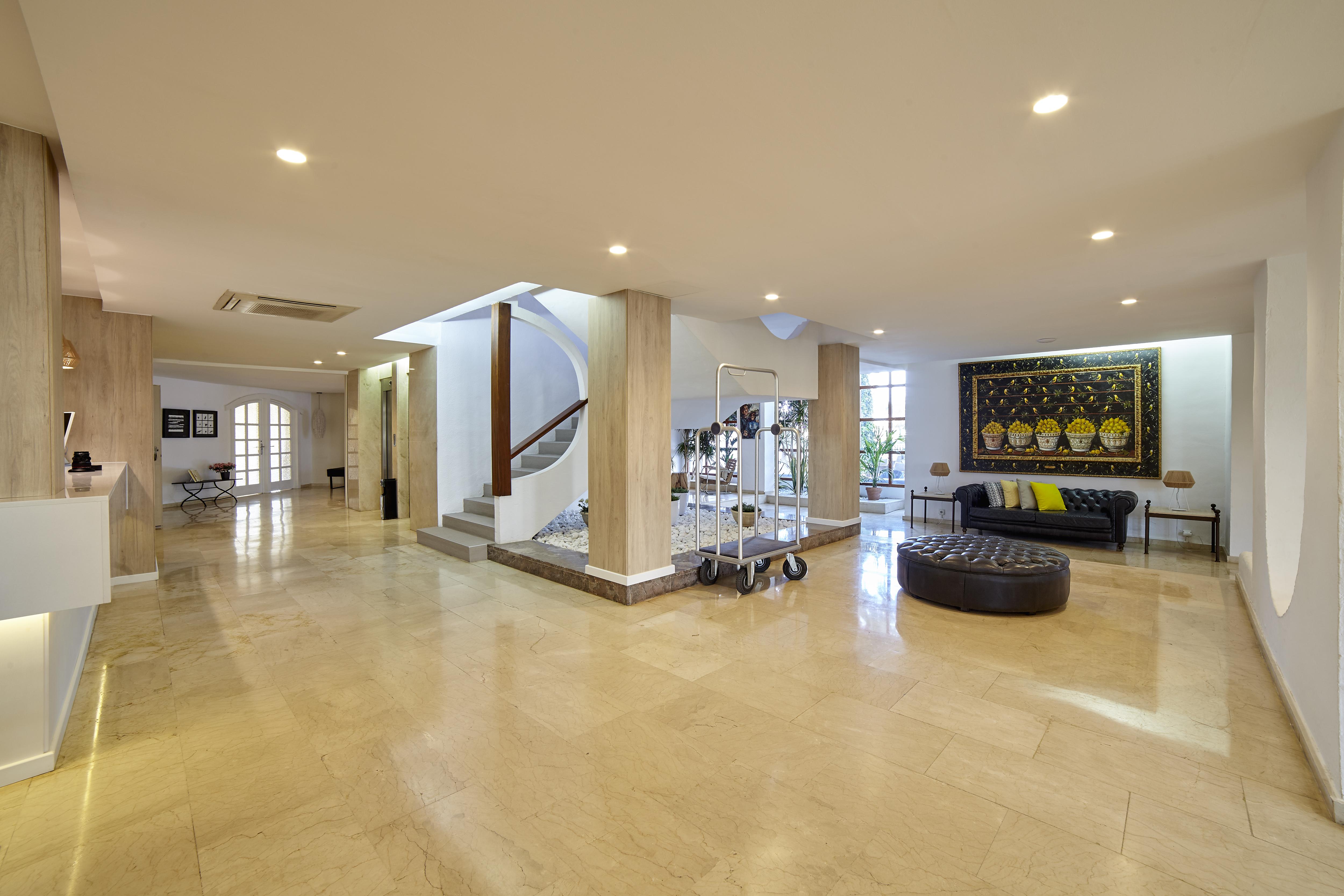 Hotel Tres Torres Санта-Эулалия-дель-Рио Экстерьер фото