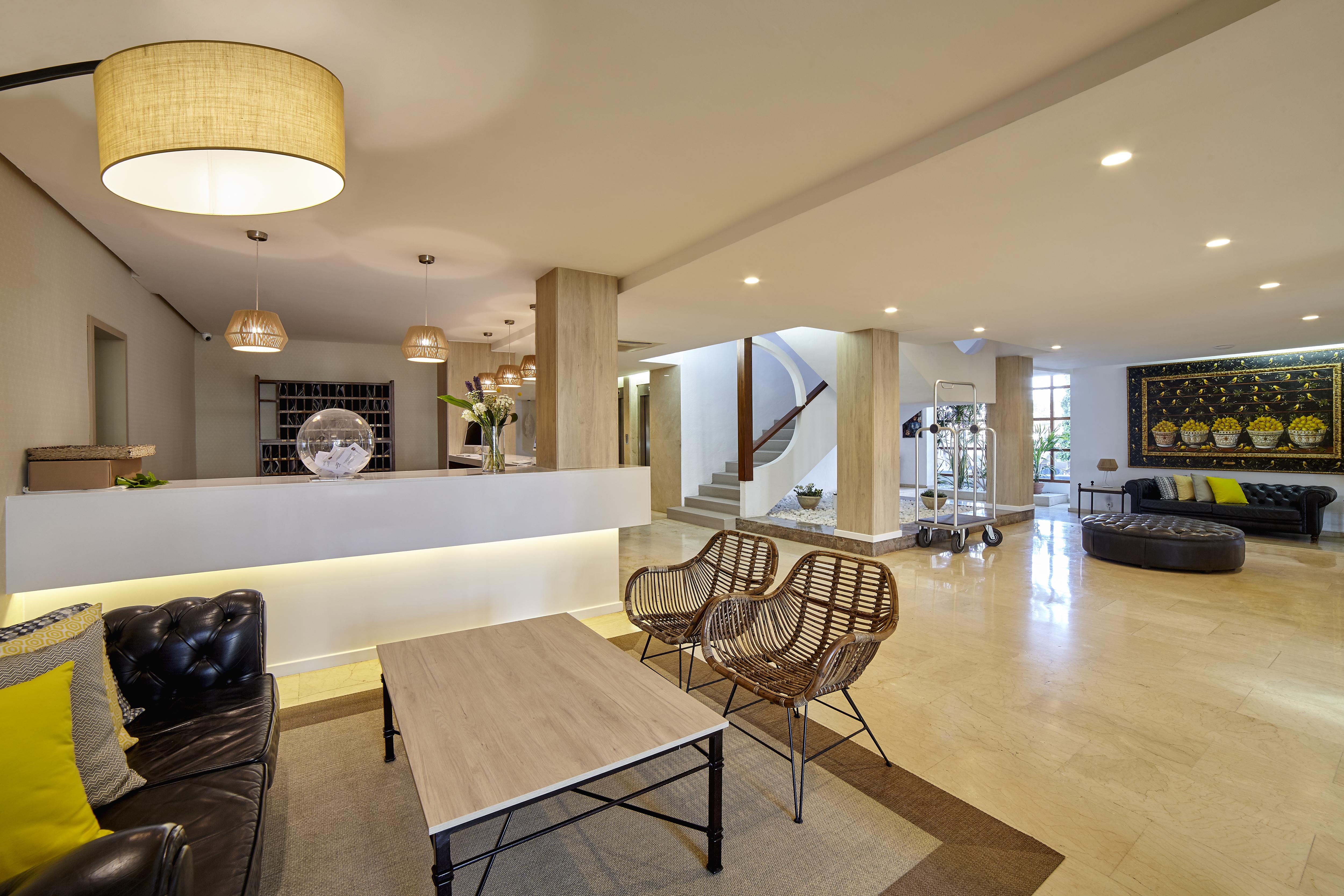 Hotel Tres Torres Санта-Эулалия-дель-Рио Экстерьер фото