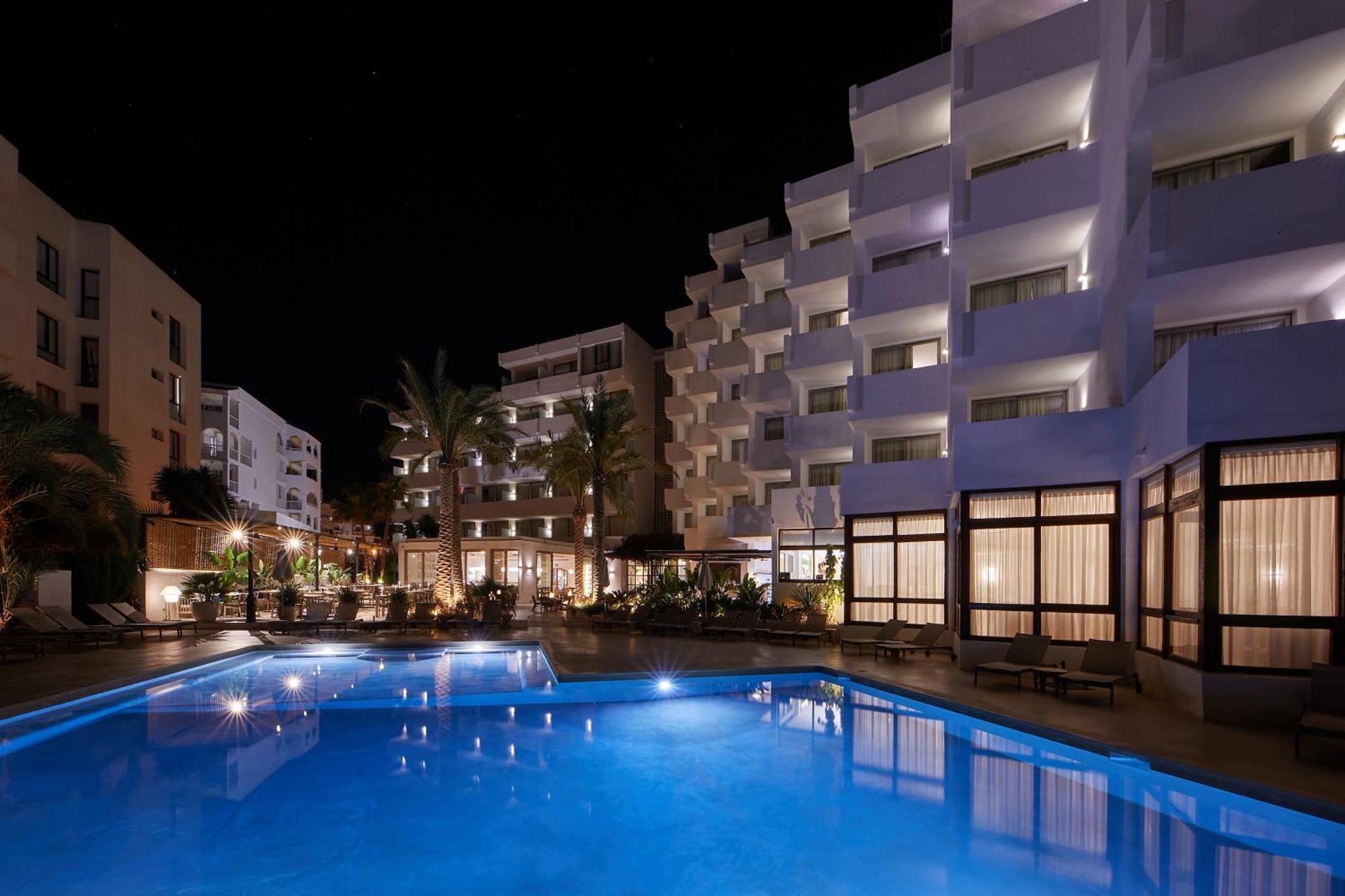 Hotel Tres Torres Санта-Эулалия-дель-Рио Экстерьер фото