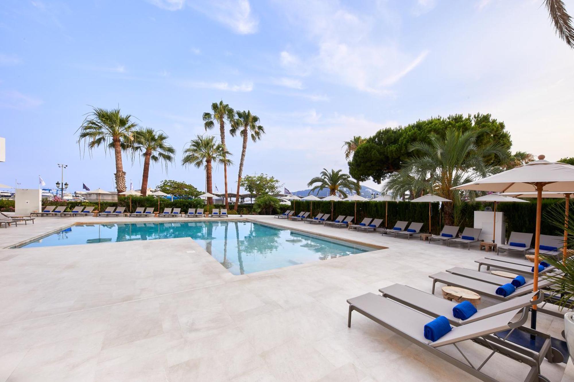 Hotel Tres Torres Санта-Эулалия-дель-Рио Экстерьер фото