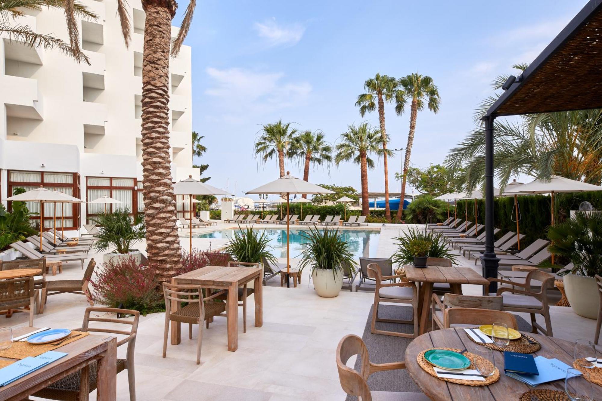 Hotel Tres Torres Санта-Эулалия-дель-Рио Экстерьер фото