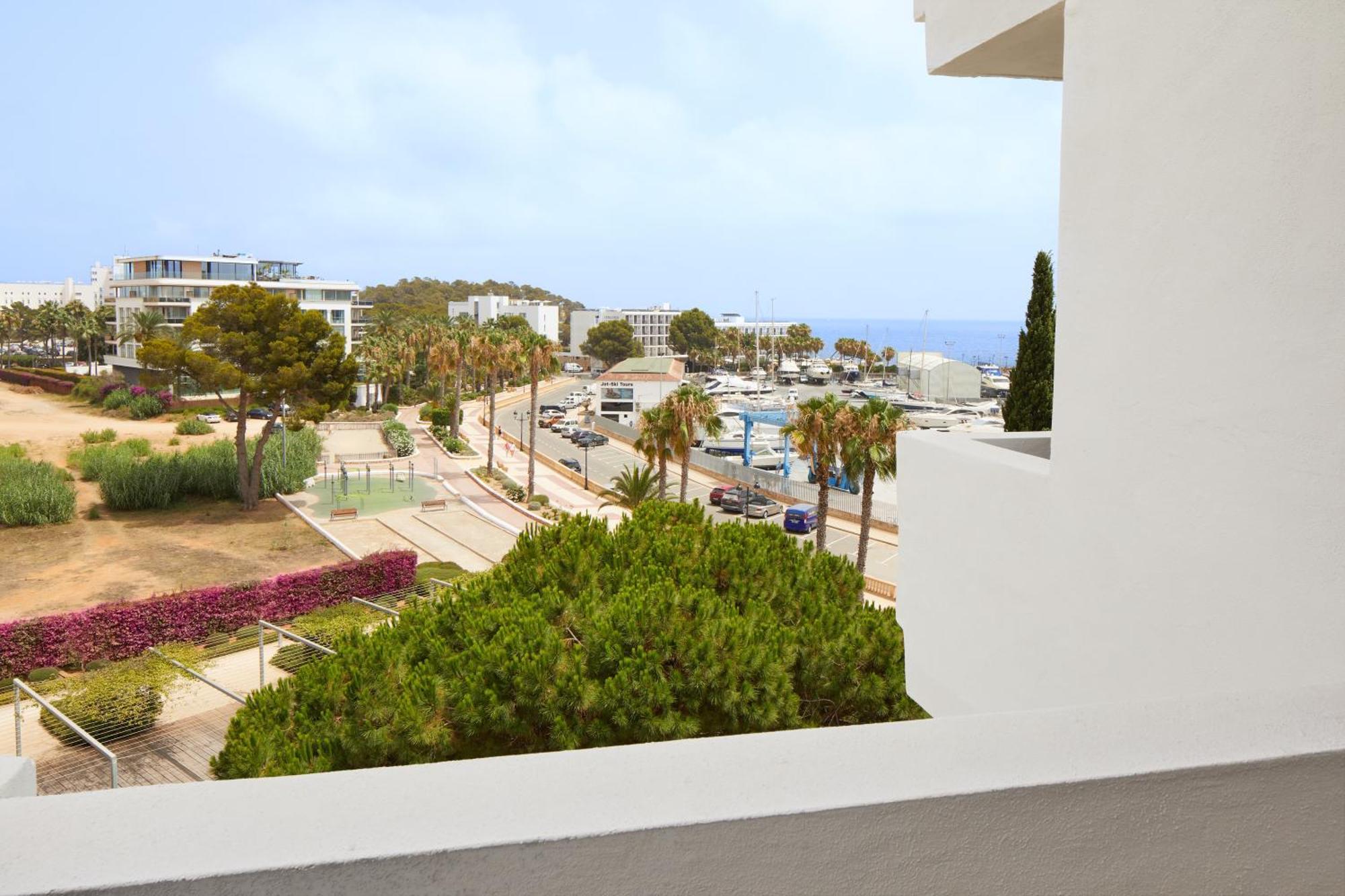 Hotel Tres Torres Санта-Эулалия-дель-Рио Экстерьер фото