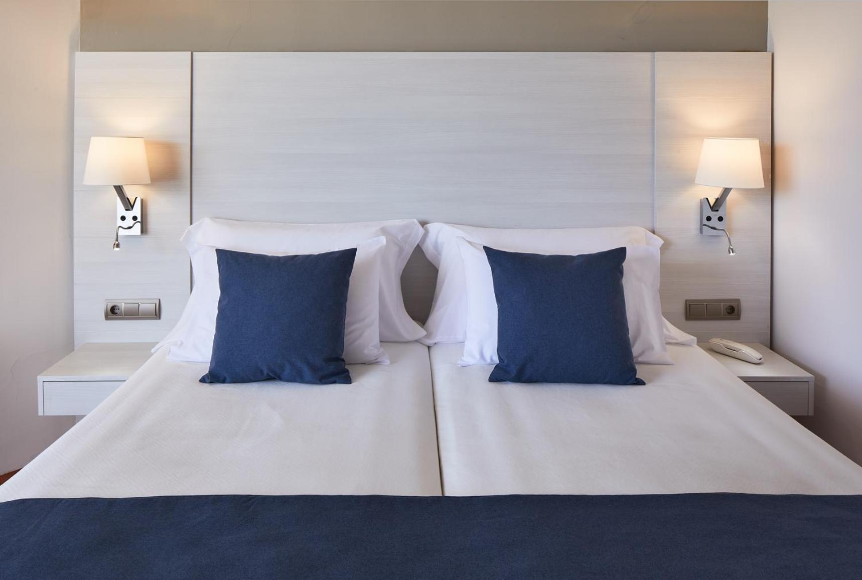 Hotel Tres Torres Санта-Эулалия-дель-Рио Экстерьер фото