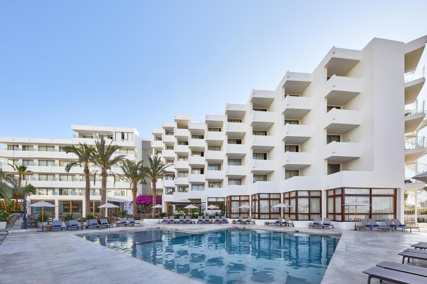 Hotel Tres Torres Санта-Эулалия-дель-Рио Экстерьер фото